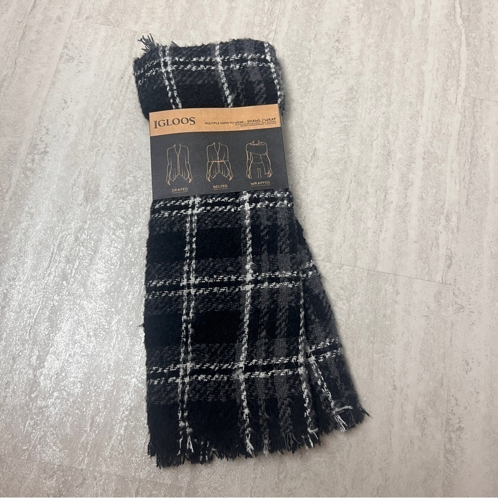 Igloos Ladies' Ruana Black plaid wrap shawl